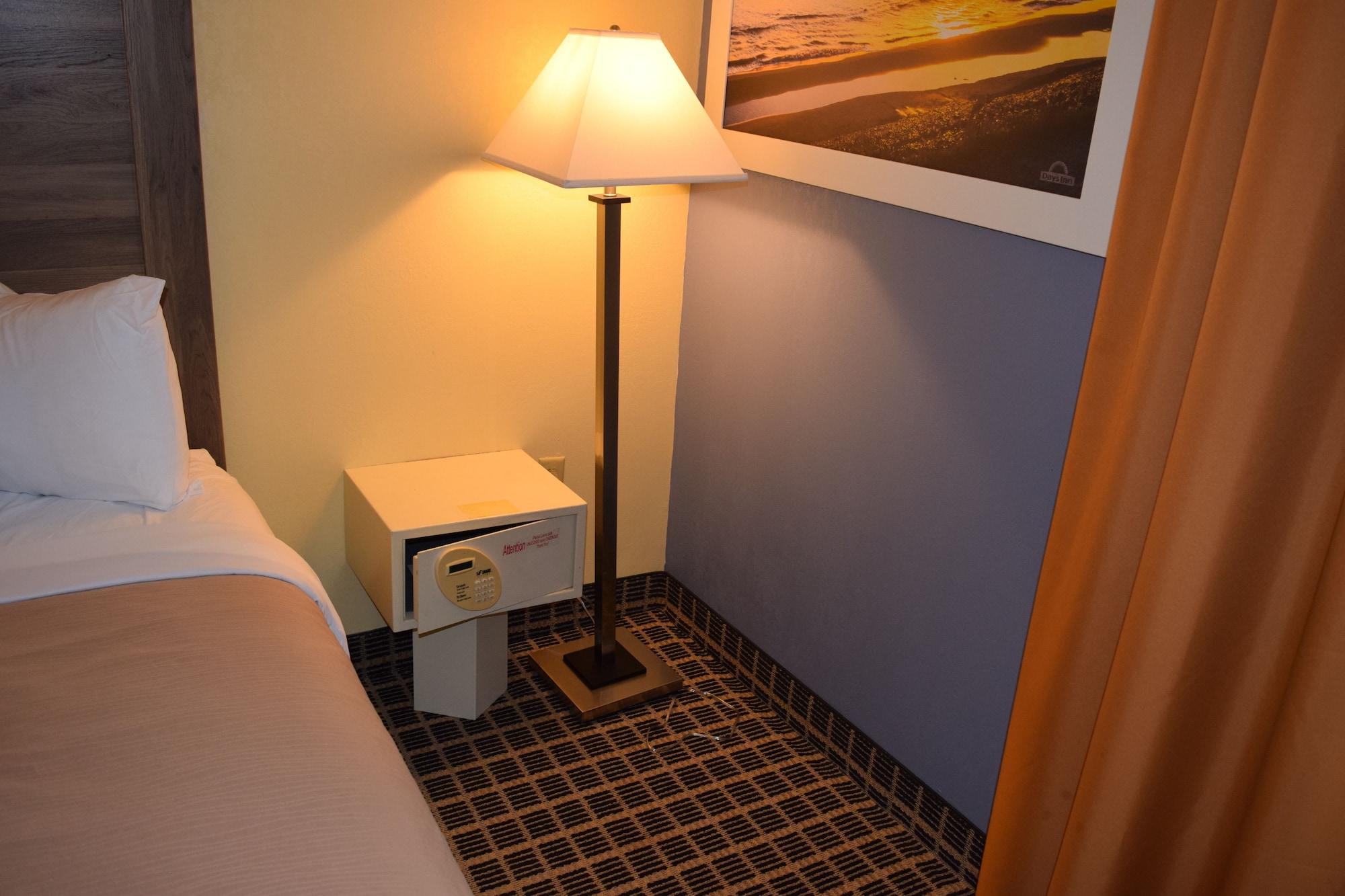 Days Inn By Wyndham Cadillac Eksteriør billede